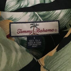 Tommy Bahama 100% Silk Short Sleeve Button Down